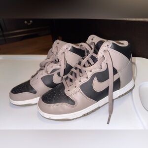Nike Women’s Dunk High Moon Fossil